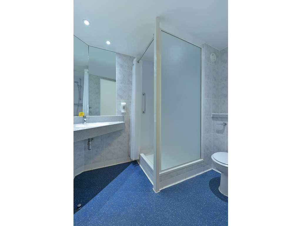 Travelodge Bournemouth Cooper Dean Номер фото