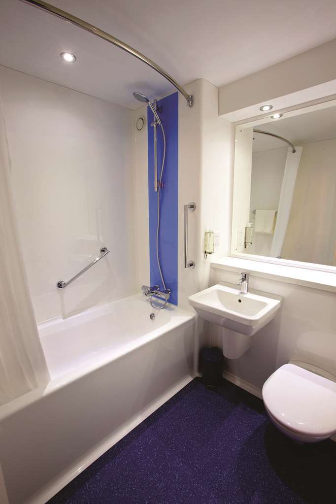 Travelodge Bournemouth Cooper Dean Номер фото